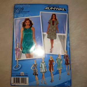 SIMPLICITY  3529 Project Runway pull-over dress with length & sleeve var…